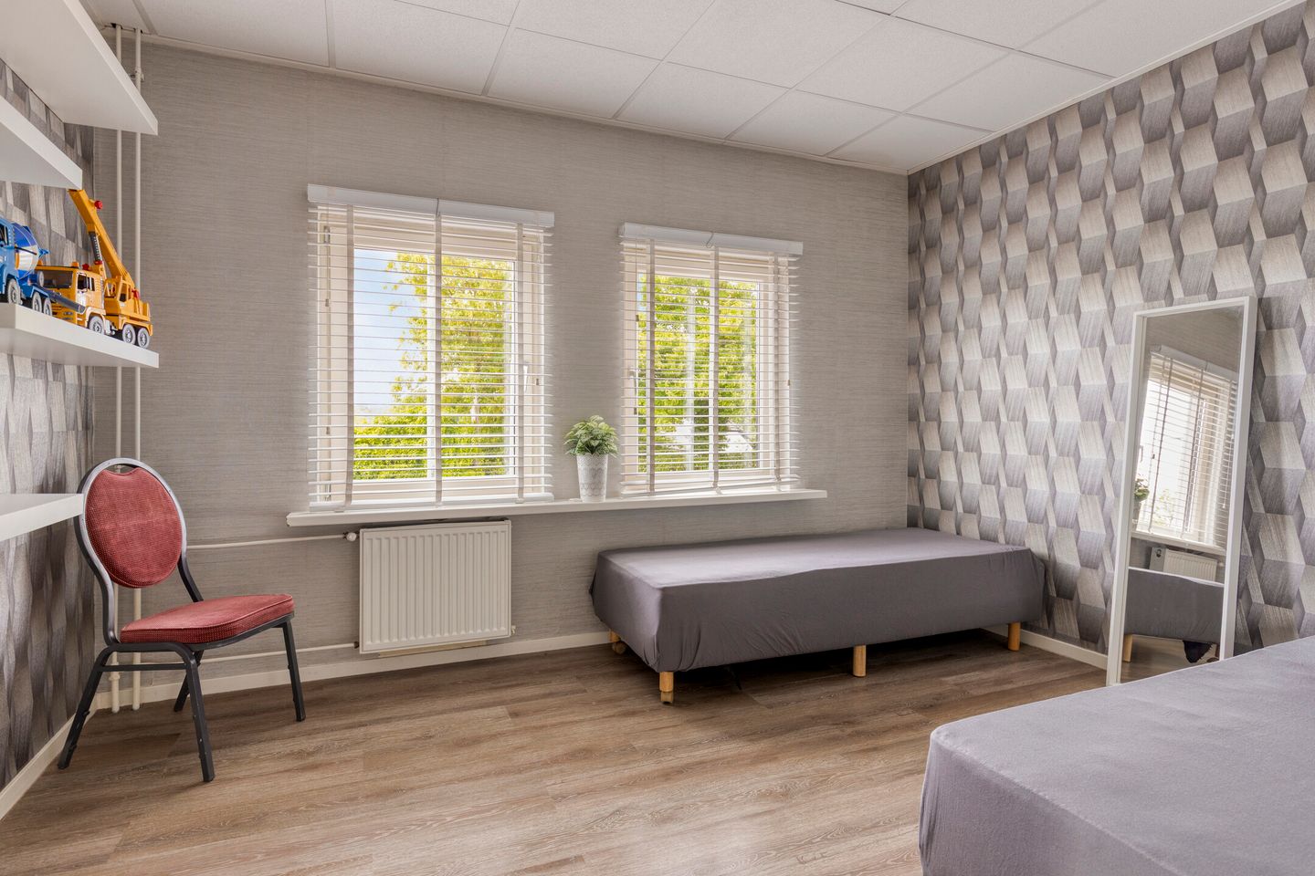 Spacious corner home with 5 bedrooms and rooftop terrace in Dorst — 29