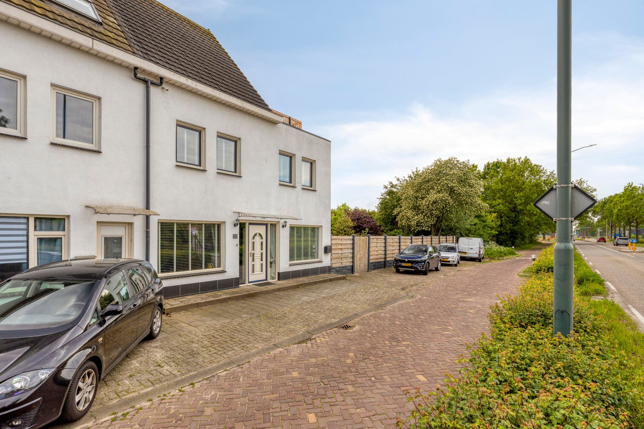 Spacious corner home with 5 bedrooms and rooftop terrace in Dorst — 54
