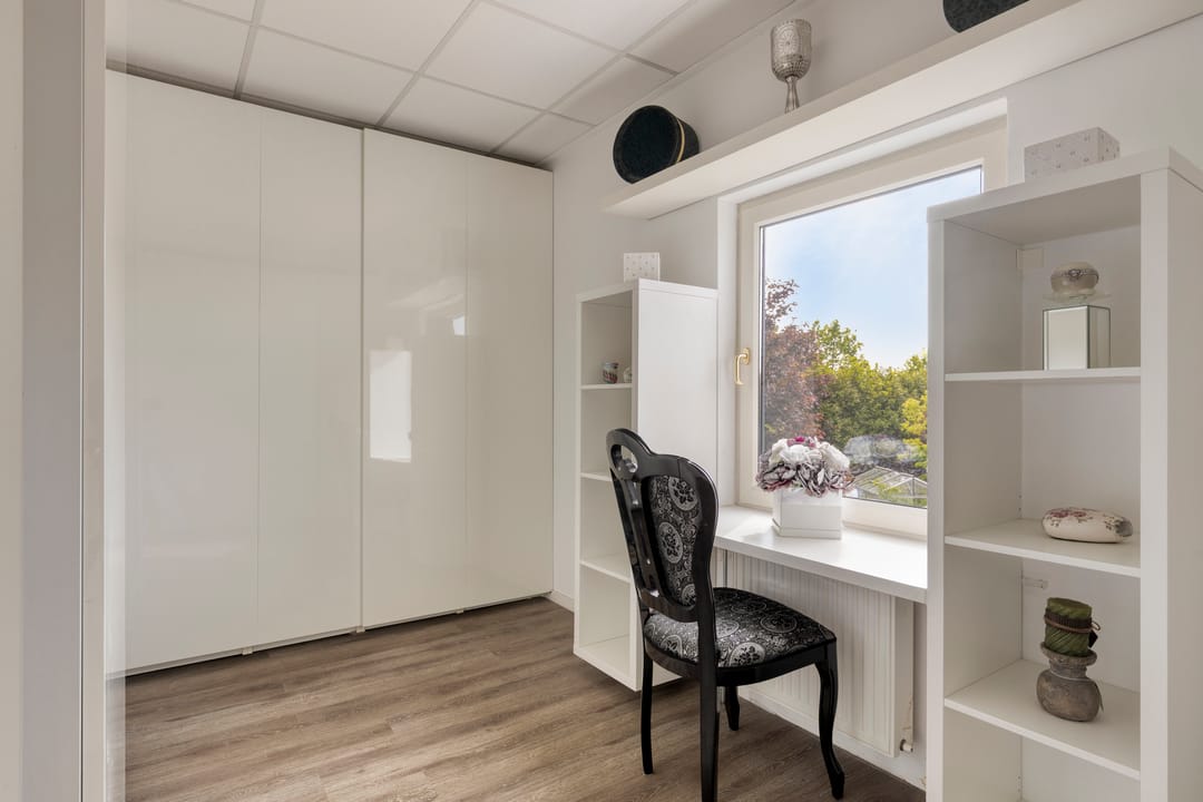 Spacious corner home with 5 bedrooms and rooftop terrace in Dorst — 31