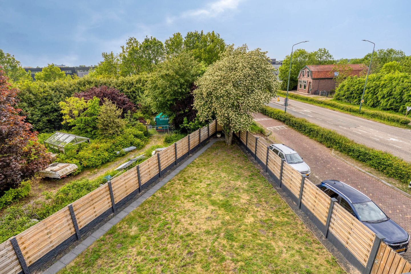 Spacious corner home with 5 bedrooms and rooftop terrace in Dorst — 40