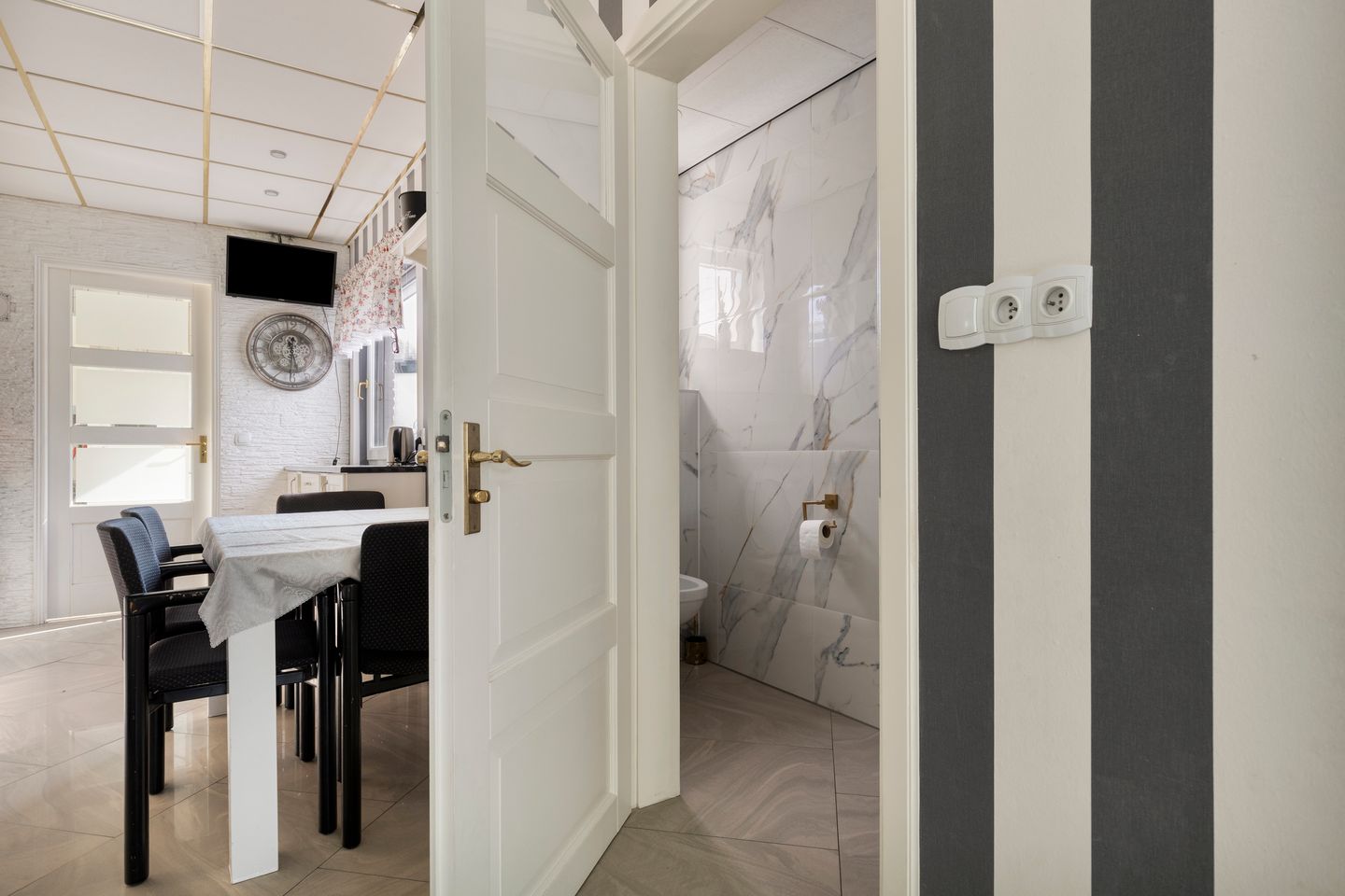 Spacious corner home with 5 bedrooms and rooftop terrace in Dorst — 19