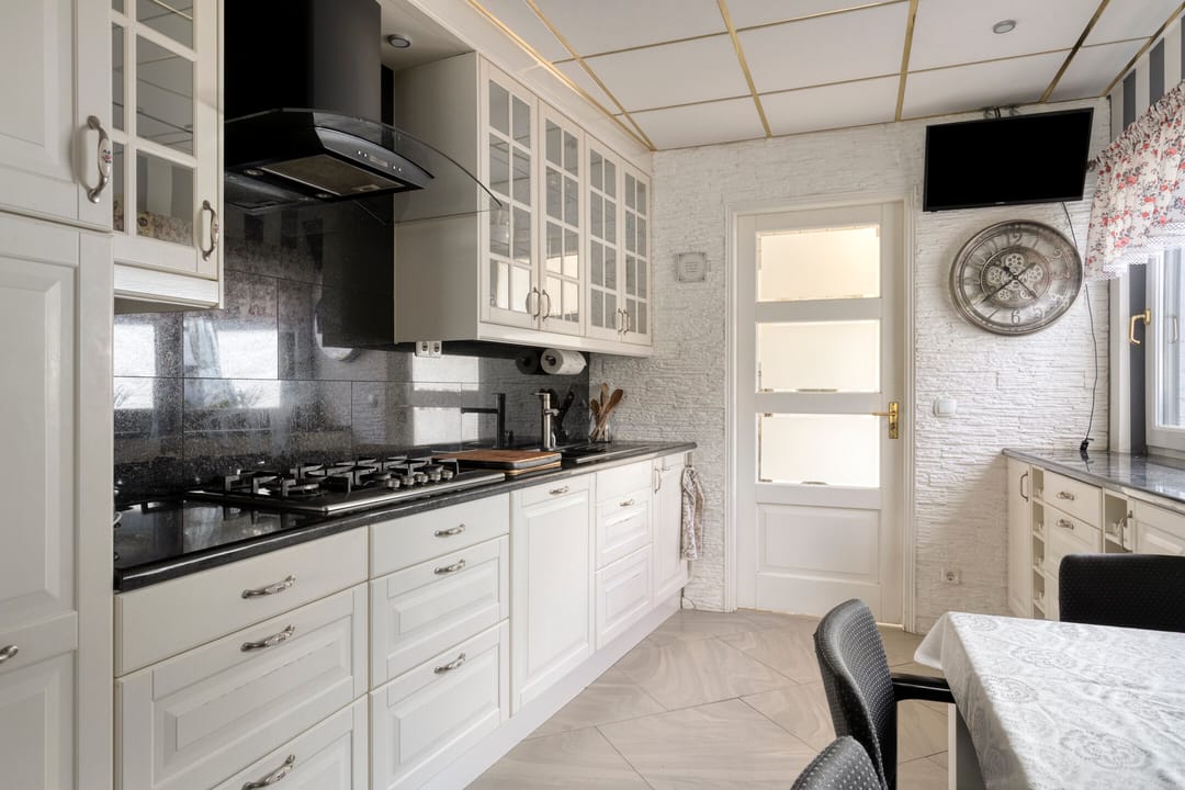 Spacious corner home with 5 bedrooms and rooftop terrace in Dorst — 17