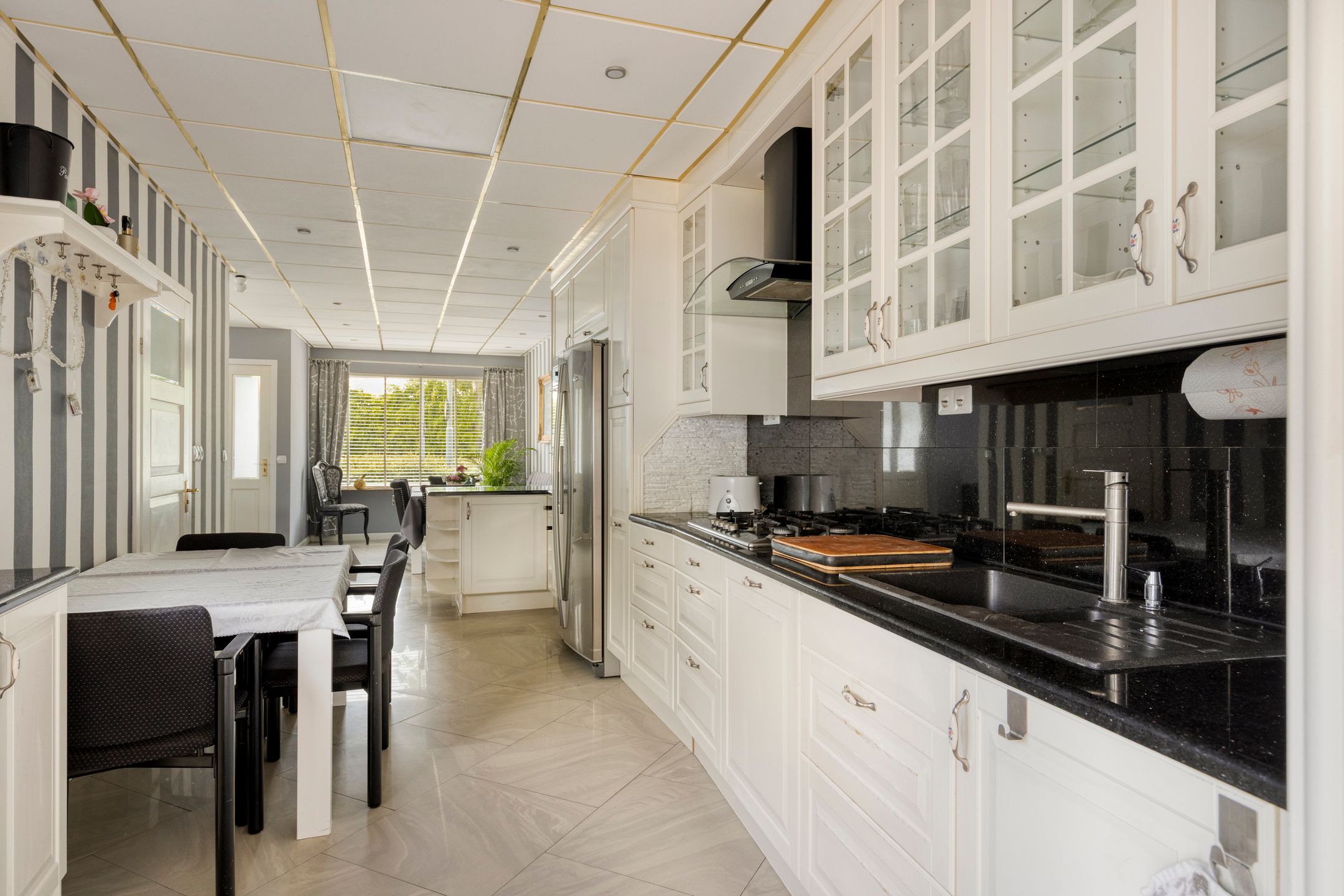 Spacious corner home with 5 bedrooms and rooftop terrace in Dorst — 18