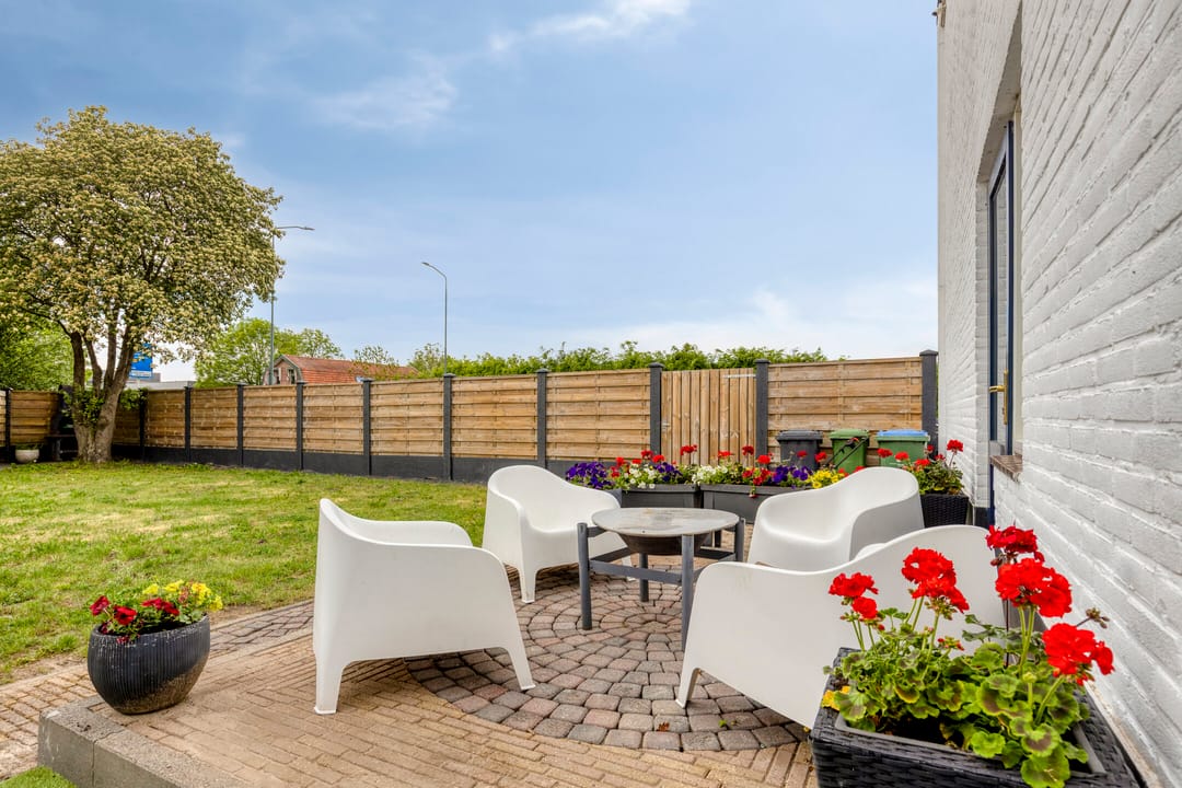 Spacious corner home with 5 bedrooms and rooftop terrace in Dorst — 47