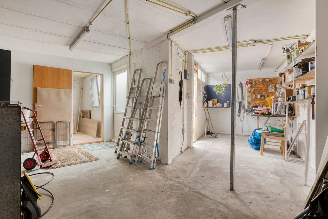 Spacious corner home with 5 bedrooms and rooftop terrace in Dorst — 43