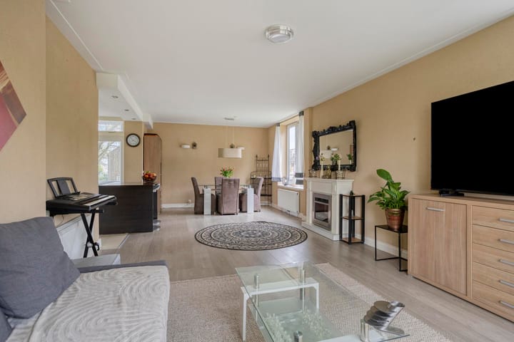 Appartement te koop: Tesselschadelaan 54, Uithoorn