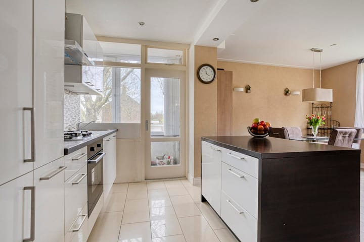 Appartement te koop: Tesselschadelaan 54, Uithoorn