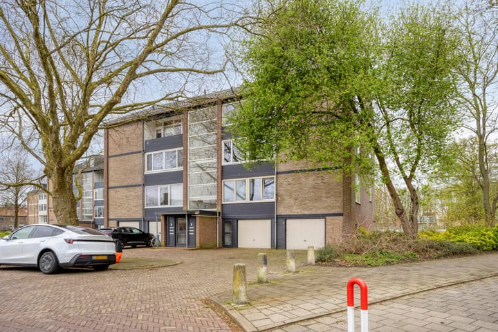 Appartement te koop: Tesselschadelaan 54, Uithoorn
