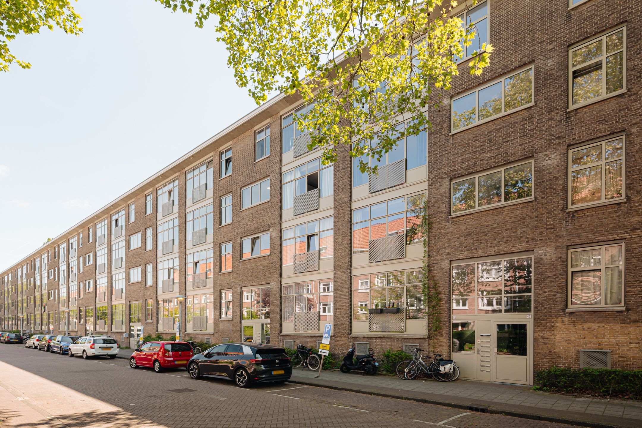 Renovated 1930s Apartment with Sunny Balcony in Bos en Lommer, Amsterdam — 24