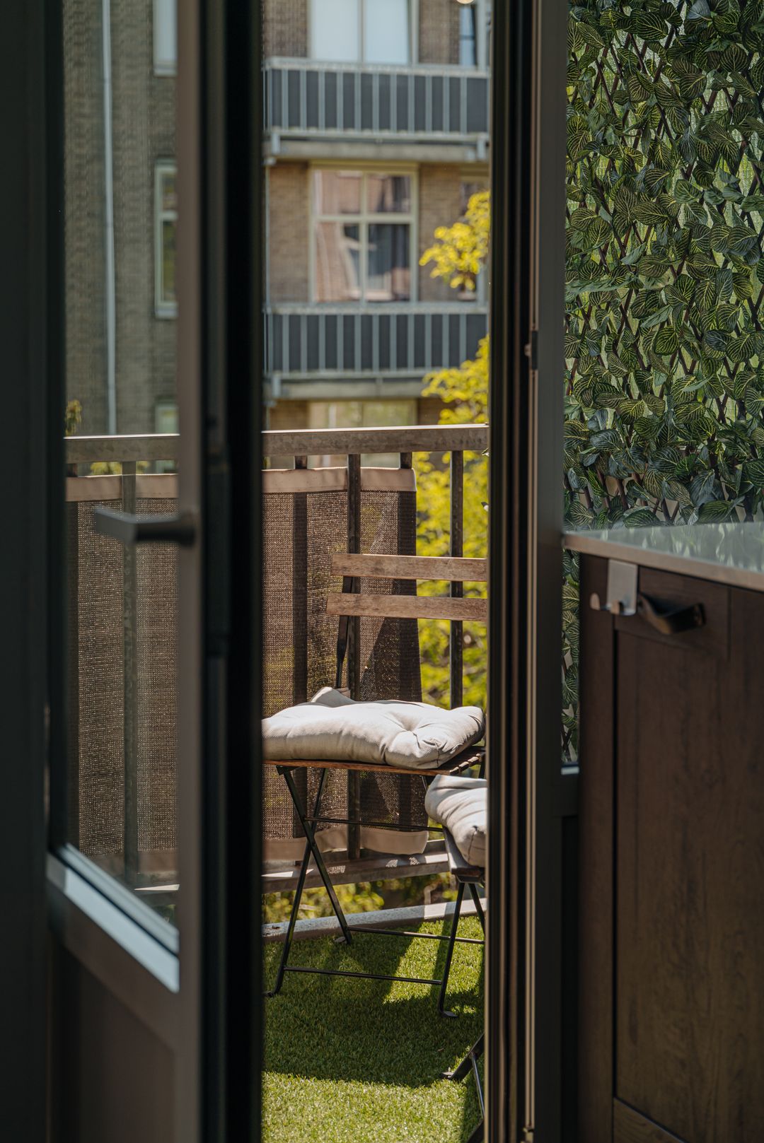 Renovated 1930s Apartment with Sunny Balcony in Bos en Lommer, Amsterdam — 11