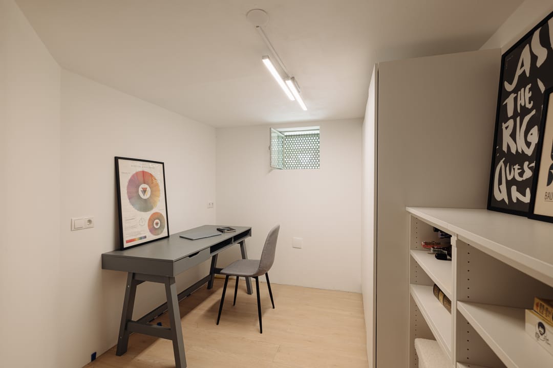 Renovated 1930s Apartment with Sunny Balcony in Bos en Lommer, Amsterdam — 23