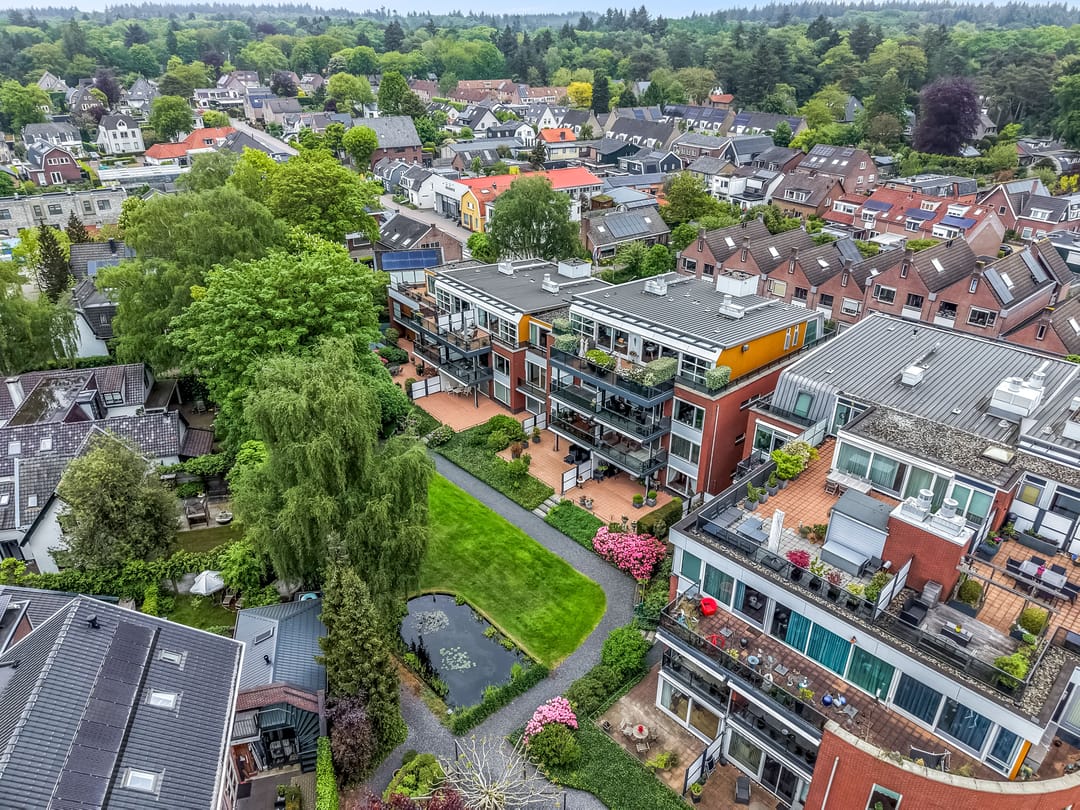 Spacious apartment in Doorn center with park views and private parking — 56