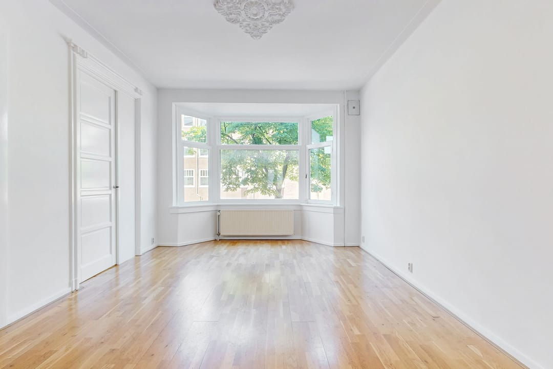 Charming 3-Room Apartment with Bay Window and Balcony in Amsterdam Zuid — 11