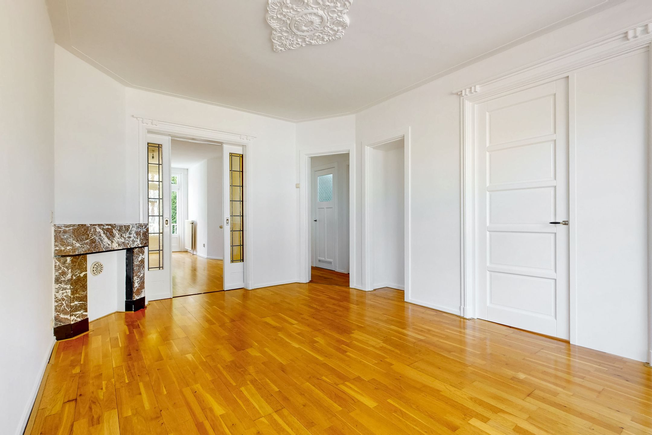 Charming 3-Room Apartment with Bay Window and Balcony in Amsterdam Zuid — 12
