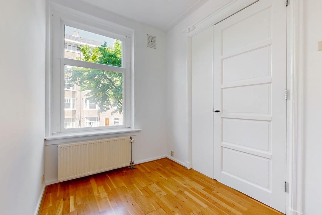 Charming 3-Room Apartment with Bay Window and Balcony in Amsterdam Zuid — 17