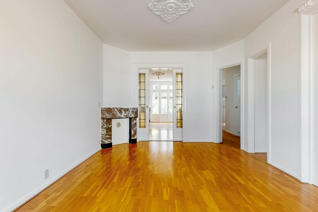Charming 3-Room Apartment with Bay Window and Balcony in Amsterdam Zuid — 13