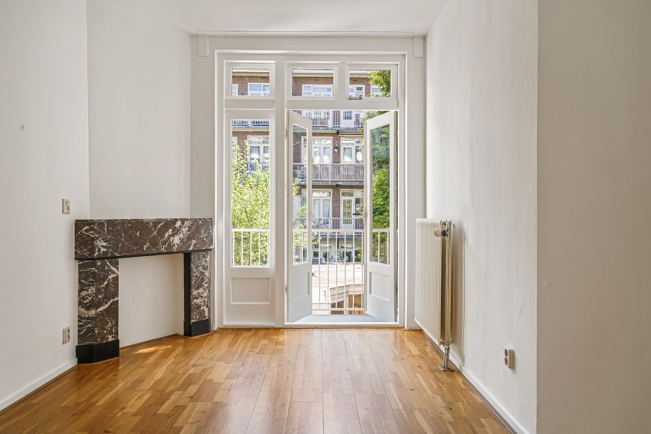Charming 3-Room Apartment with Bay Window and Balcony in Amsterdam Zuid — 24