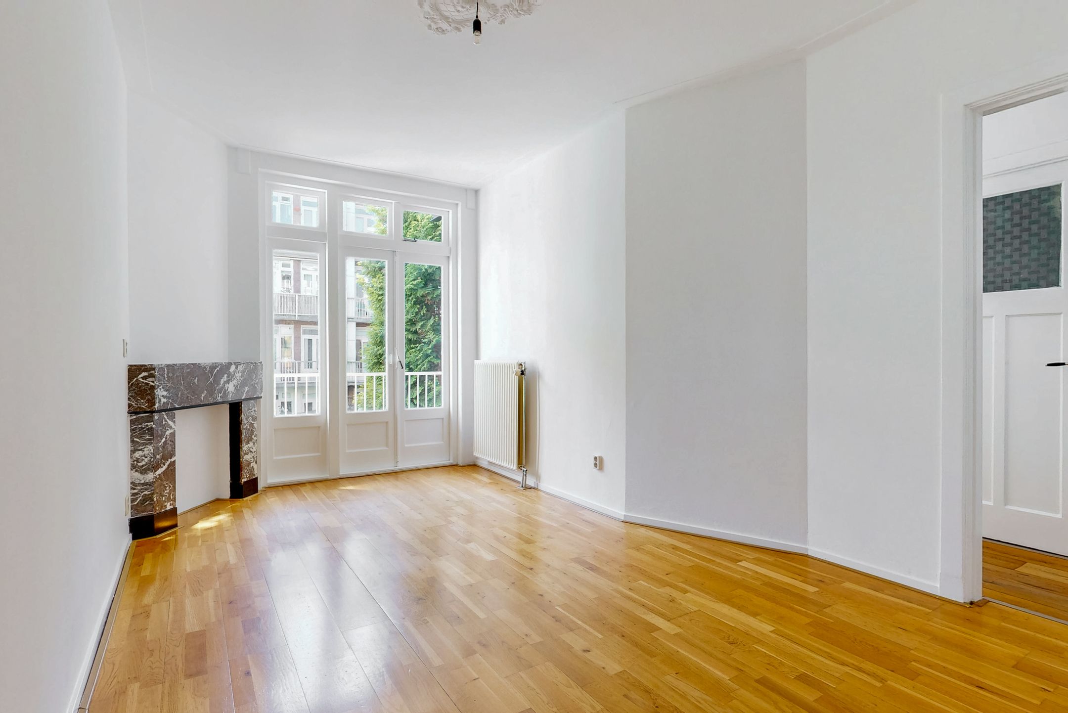 Charming 3-Room Apartment with Bay Window and Balcony in Amsterdam Zuid — 9