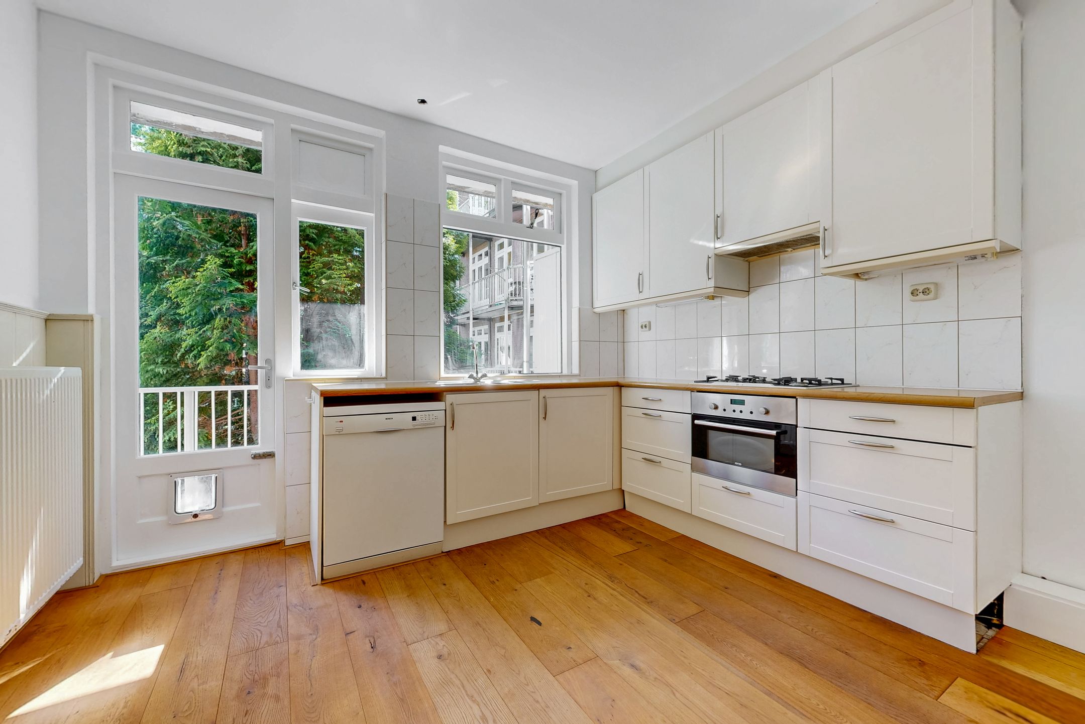 Charming 3-Room Apartment with Bay Window and Balcony in Amsterdam Zuid — 15