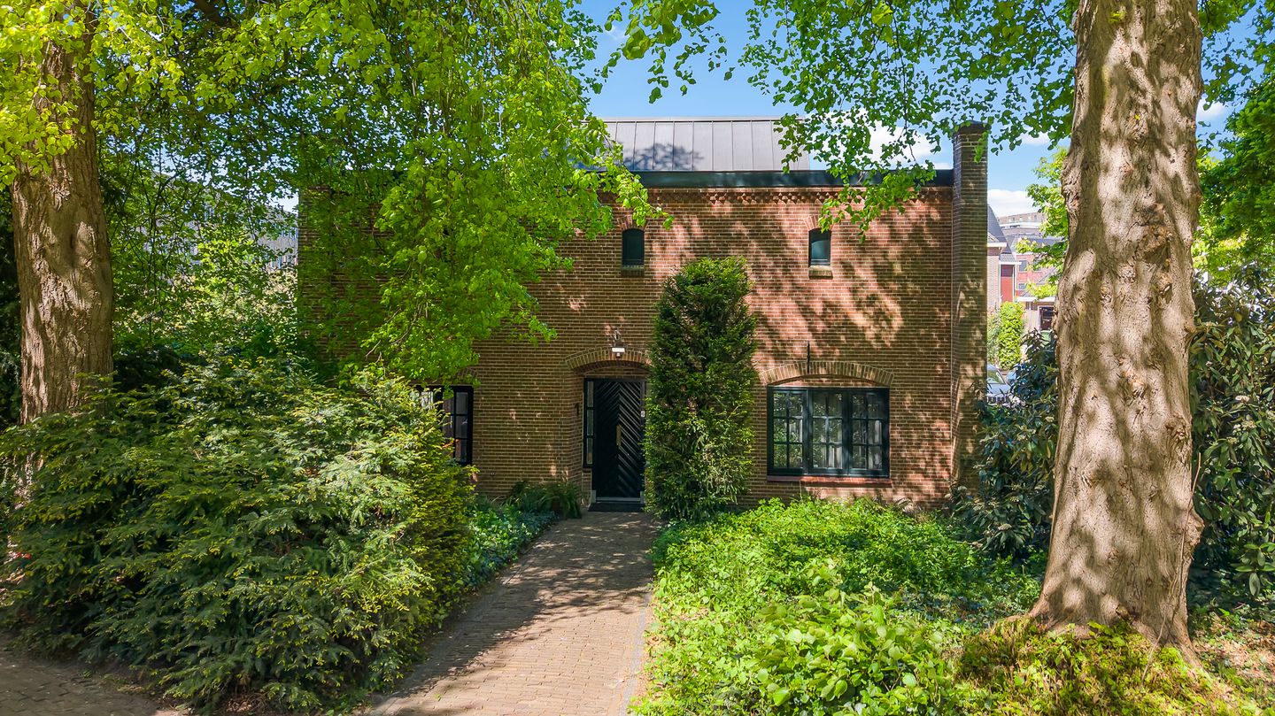 Historic Canal Front Residence with Modern Luxury in IJsselstein — 59