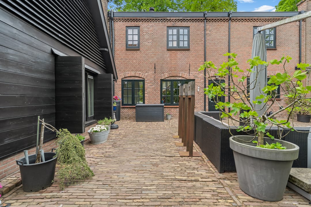 Historic Canal Front Residence with Modern Luxury in IJsselstein — 47