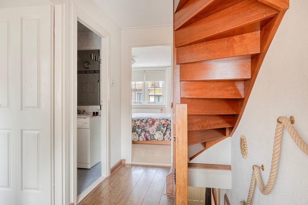 Well-maintained 1930s terraced home with sunny southwest garden in Gouda — 17