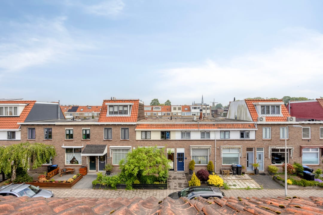 Well-maintained 1930s terraced home with sunny southwest garden in Gouda — 32