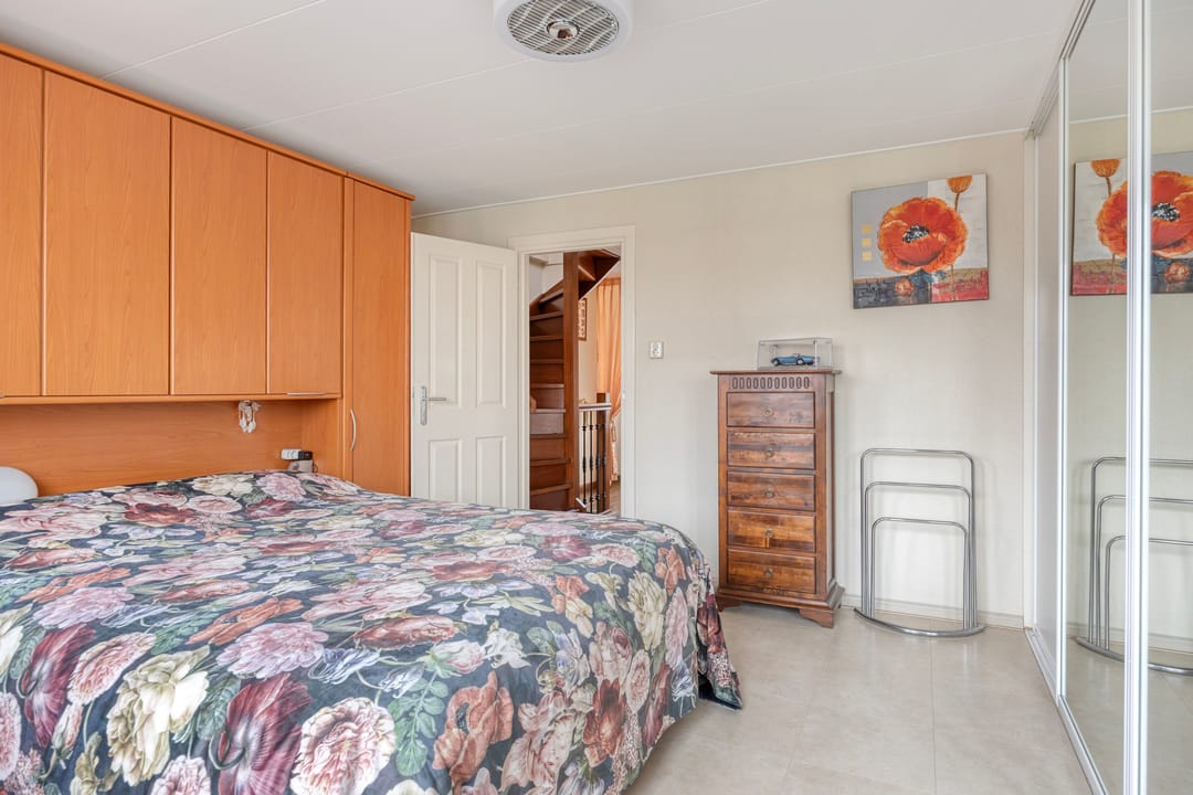 Well-maintained 1930s terraced home with sunny southwest garden in Gouda — 22