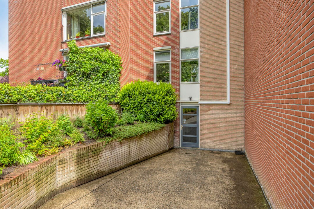 Turnkey Corner Apartment with Lift and Balcony in Heino Centre — 32