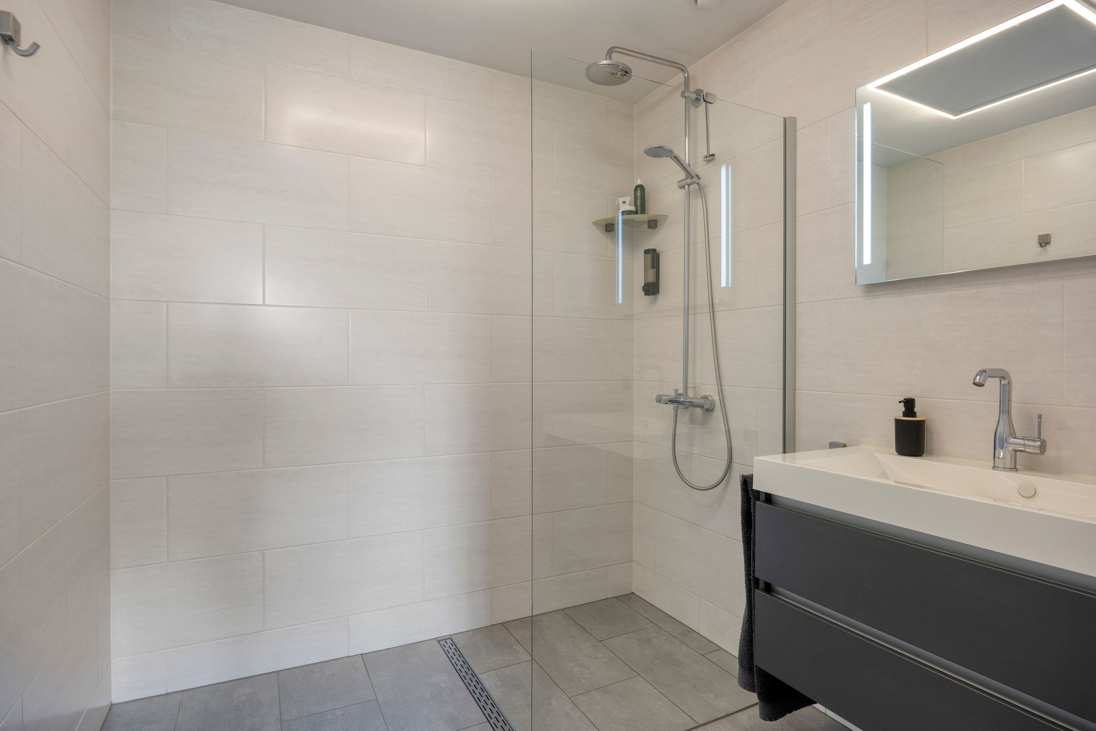 Turnkey Corner Apartment with Lift and Balcony in Heino Centre — 30