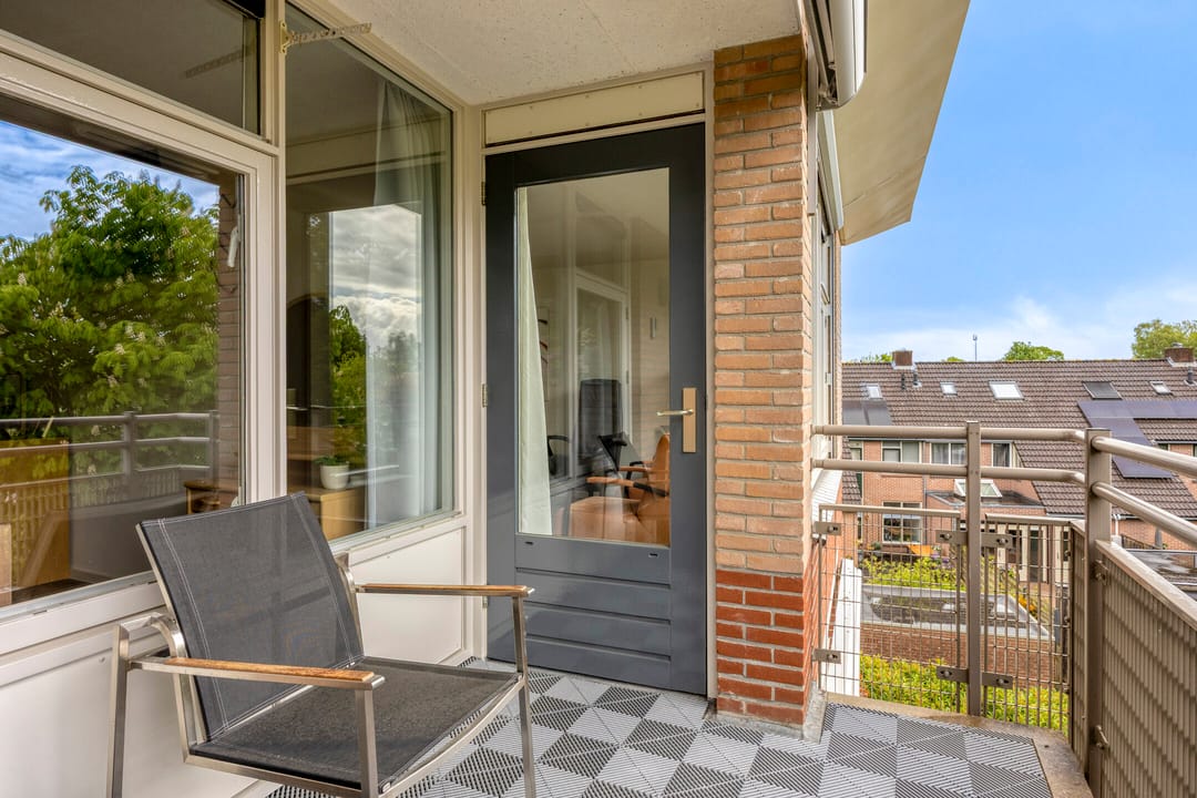 Turnkey Corner Apartment with Lift and Balcony in Heino Centre — 23