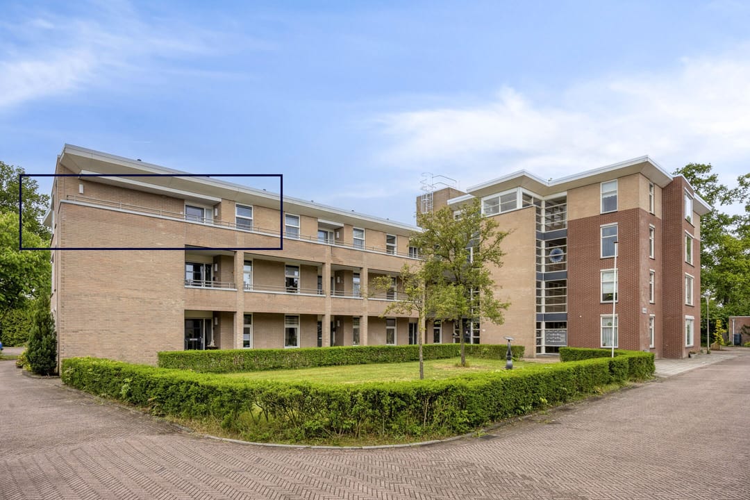 Turnkey Corner Apartment with Lift and Balcony in Heino Centre