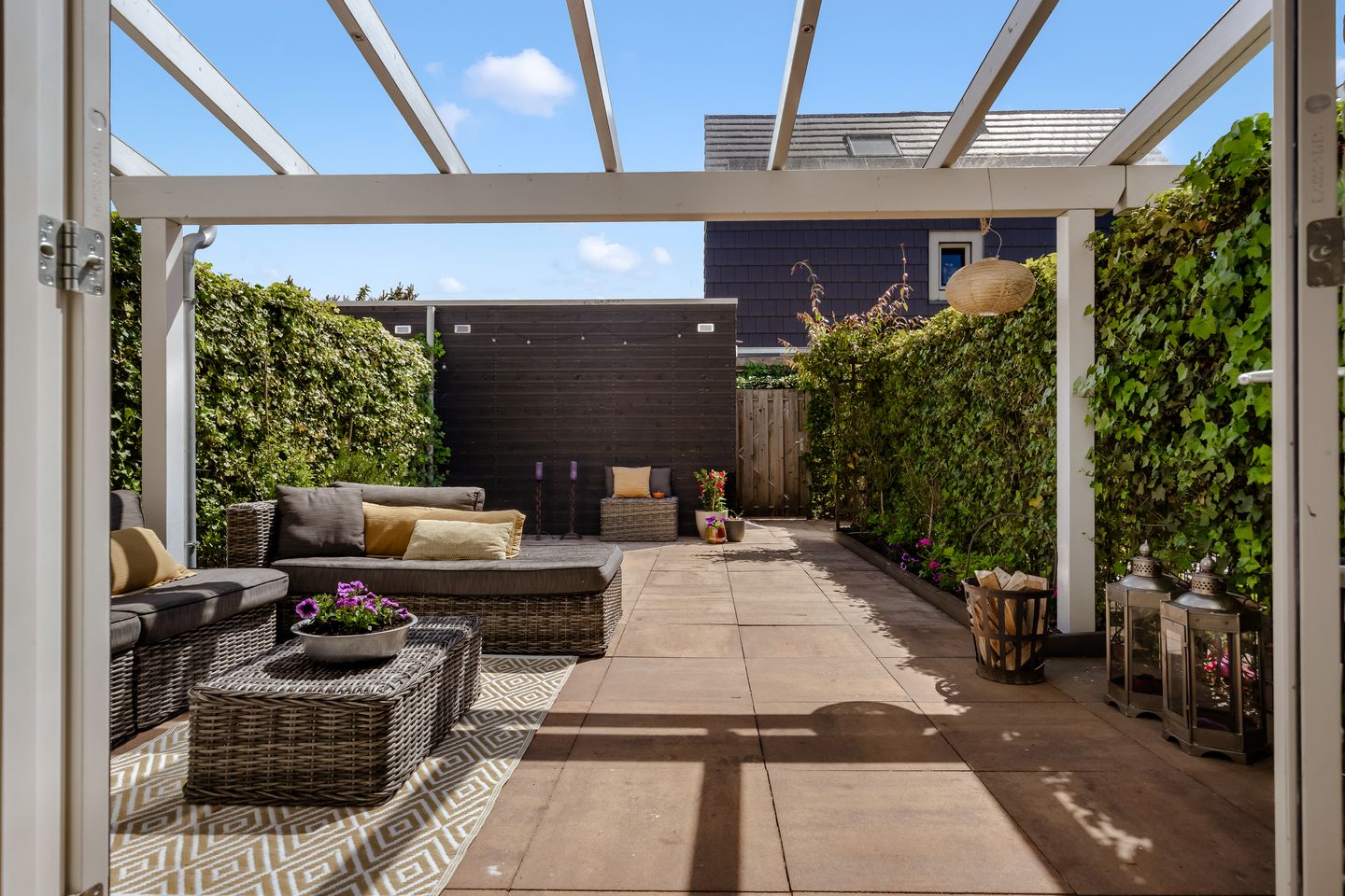 Modern Family Home in Popular Blaricummermeent — 25