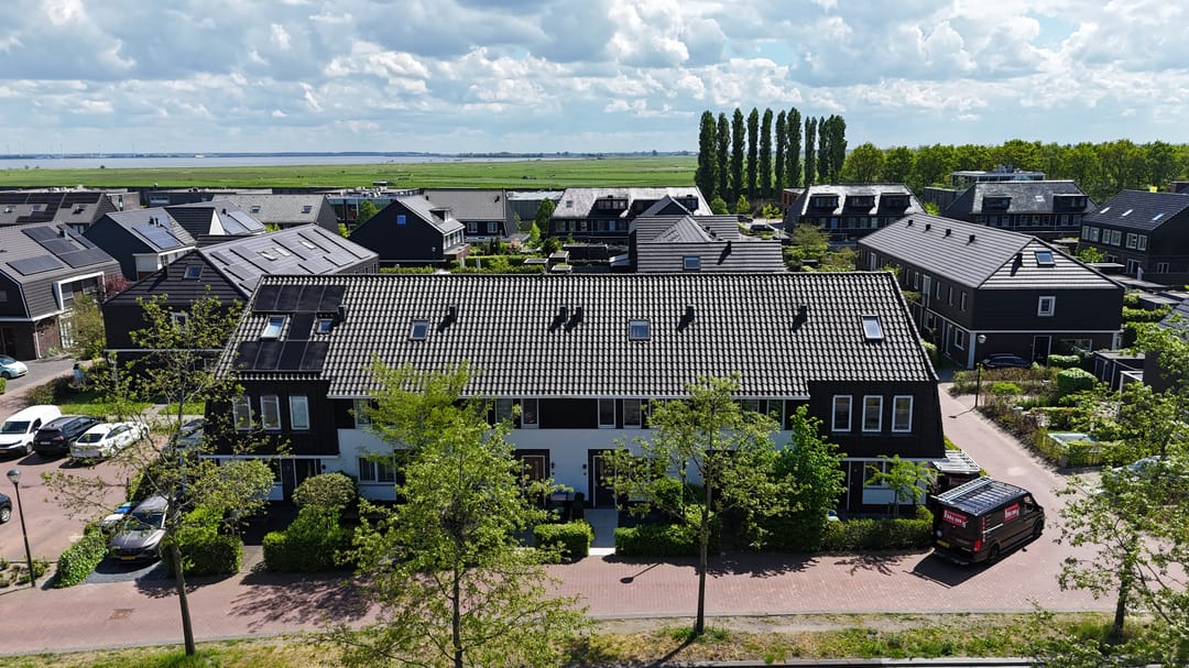 Modern Family Home in Popular Blaricummermeent — 31