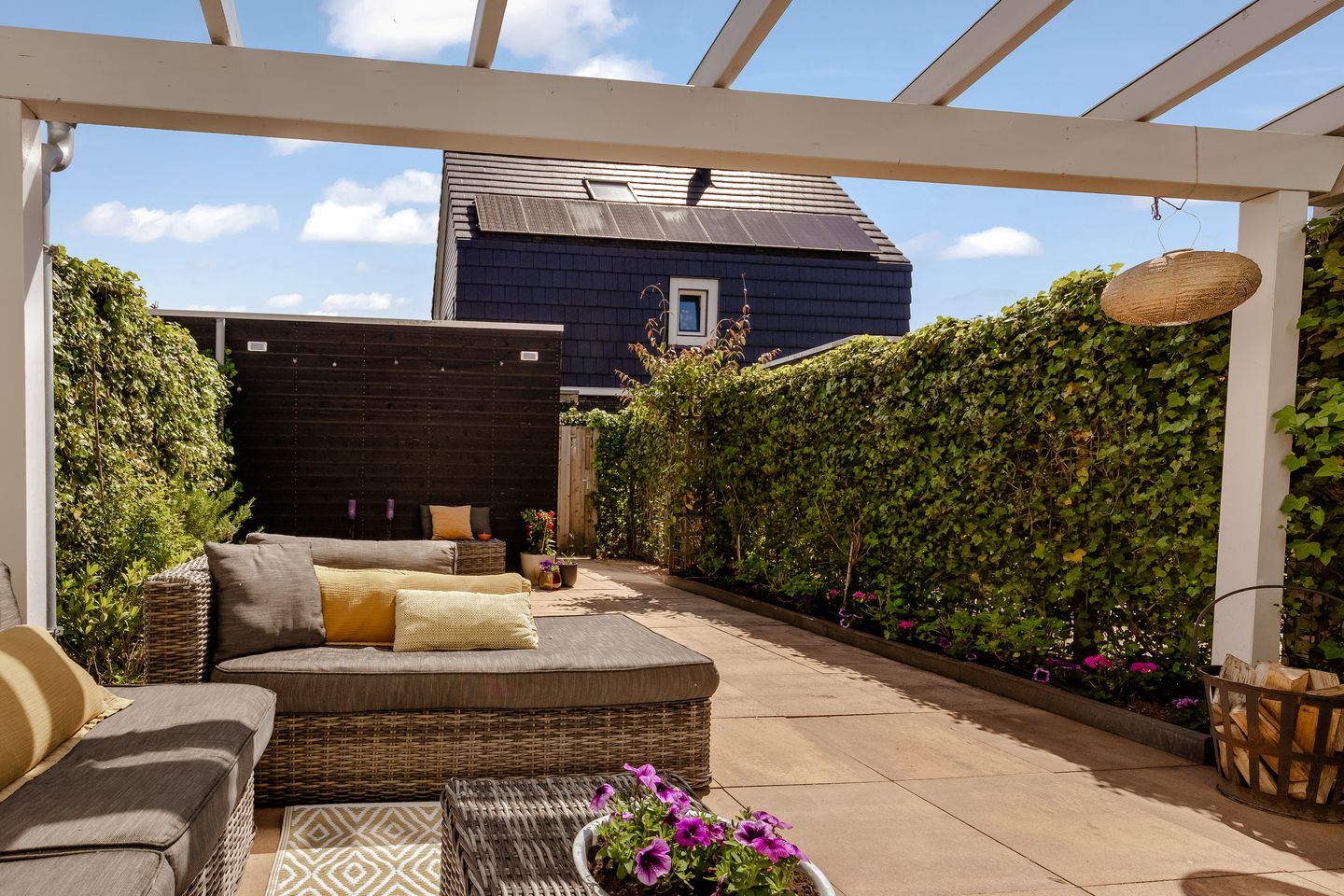Modern Family Home in Popular Blaricummermeent — 29