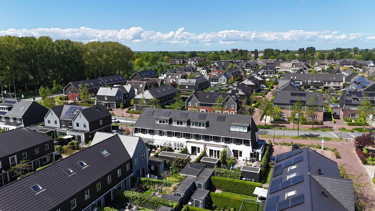 Modern Family Home in Popular Blaricummermeent — 35