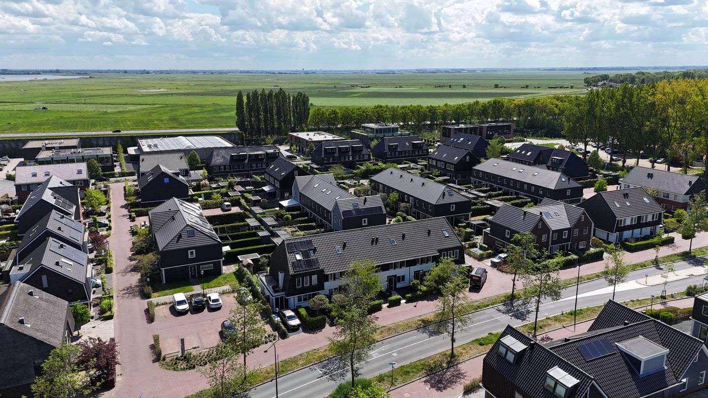 Modern Family Home in Popular Blaricummermeent — 34