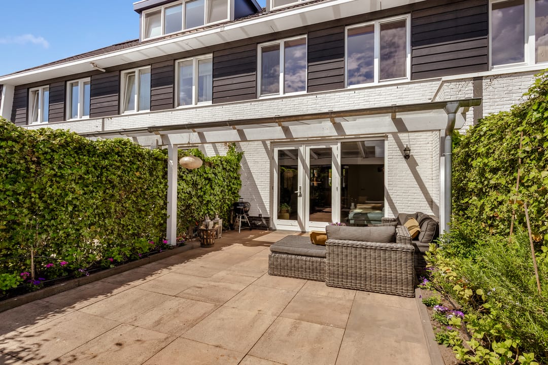 Modern Family Home in Popular Blaricummermeent — 28