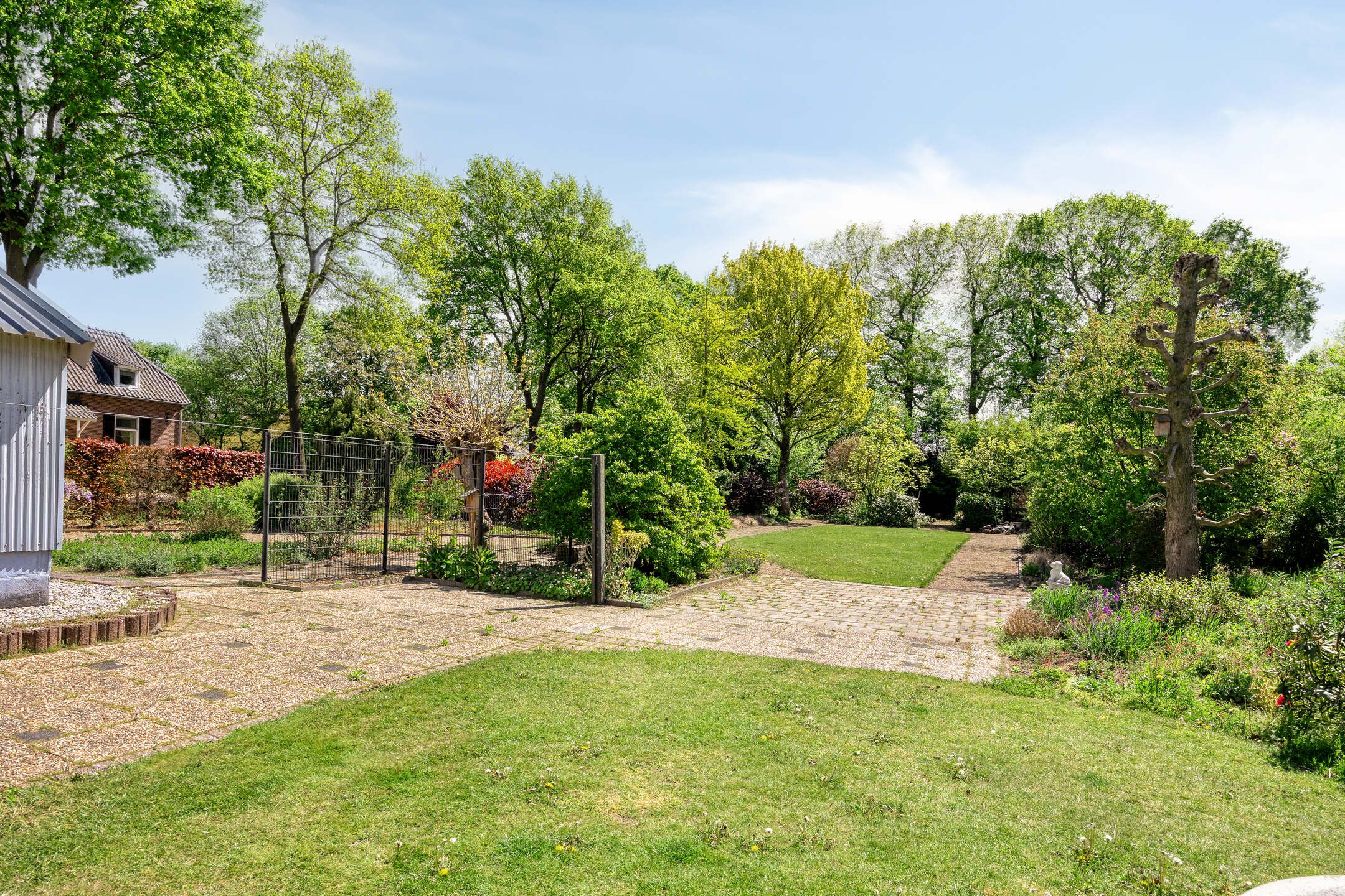 Detached Home with Extensive 3690 m² Plot in Rural Sint Hubert — 54