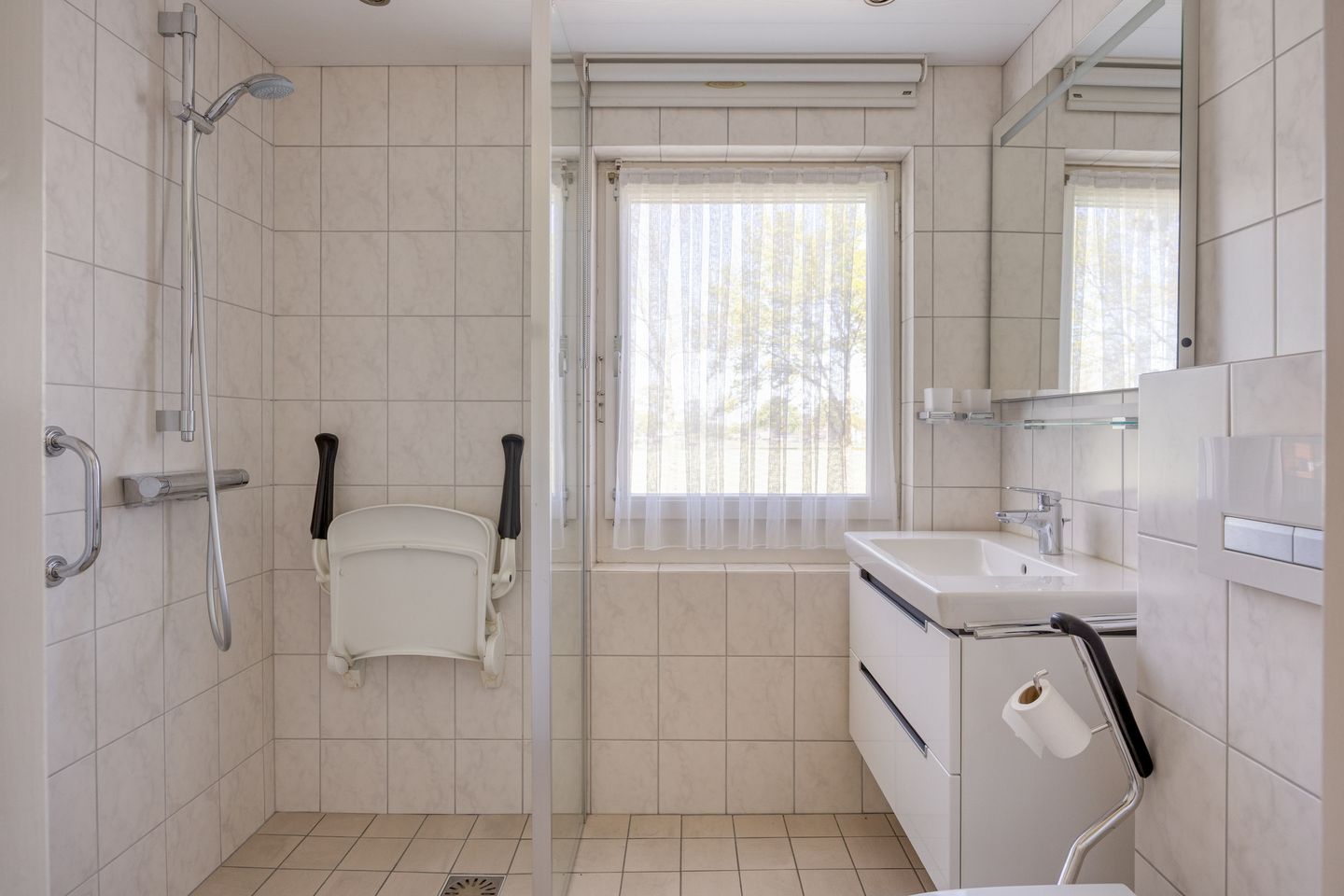 Detached Home with Extensive 3690 m² Plot in Rural Sint Hubert — 29