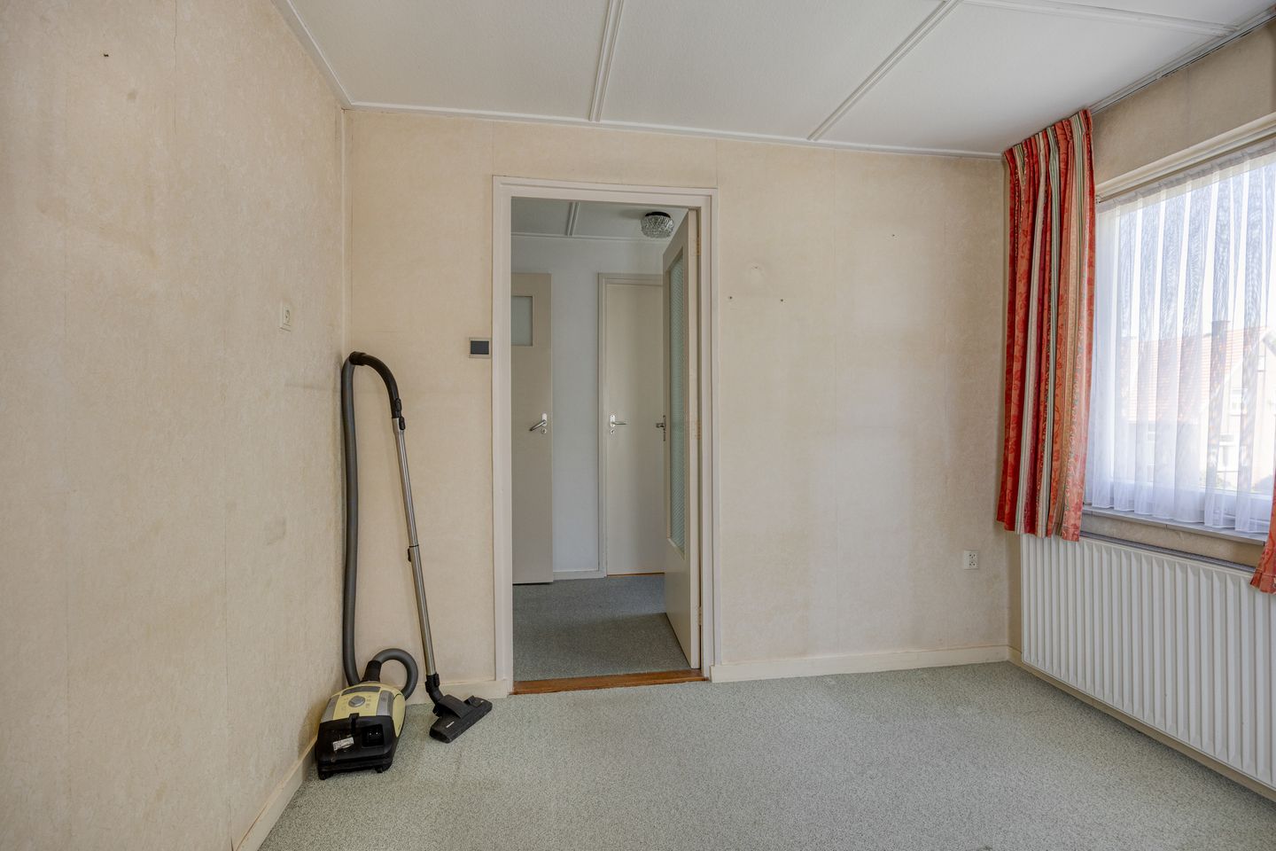 Detached Home with Extensive 3690 m² Plot in Rural Sint Hubert — 34