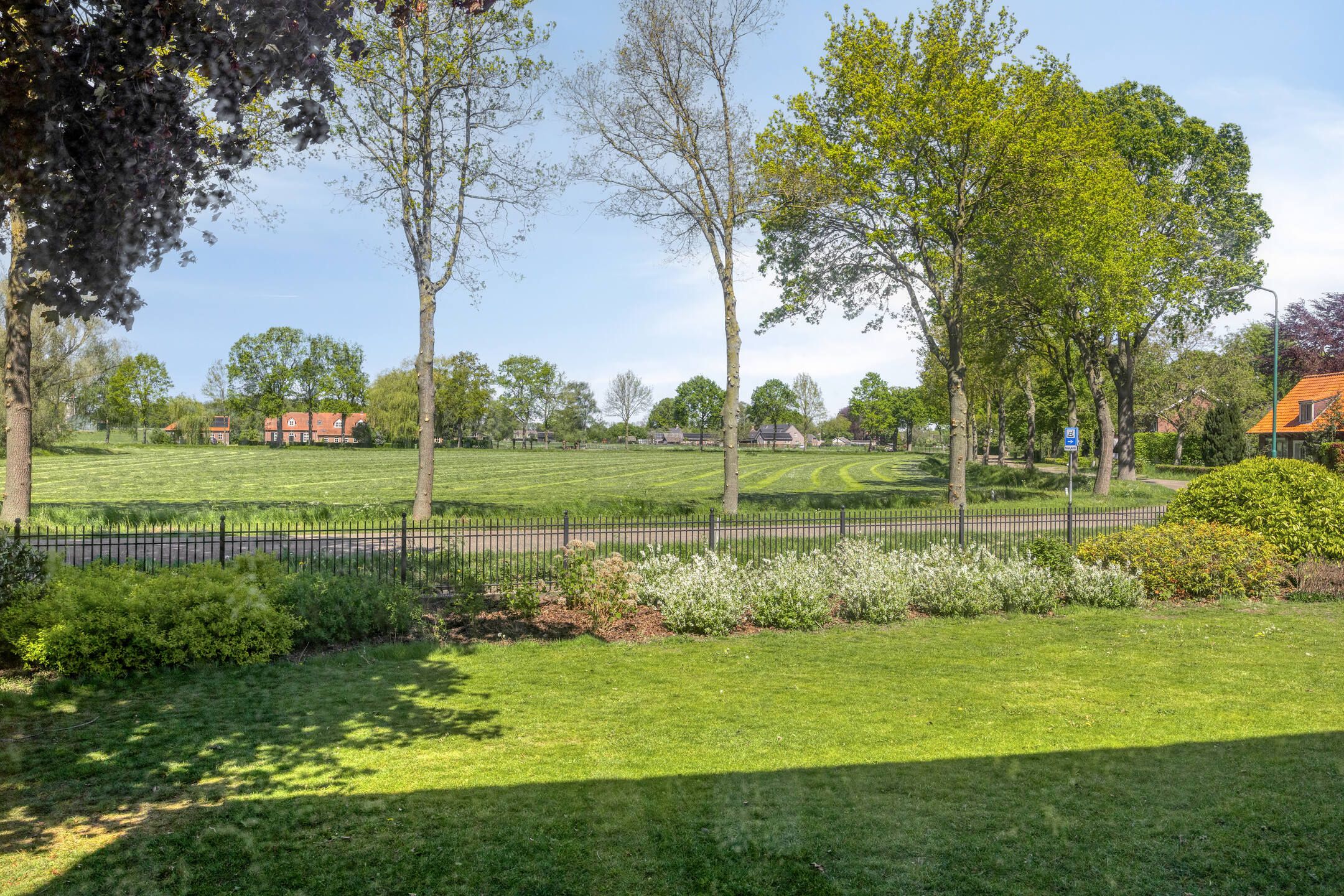 Detached Home with Extensive 3690 m² Plot in Rural Sint Hubert — 57