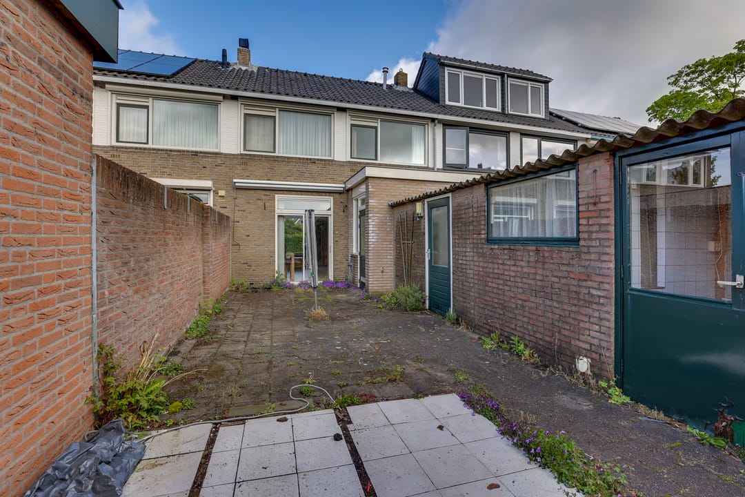 Terraced house with renovation potential in Hattem-Noord — 26