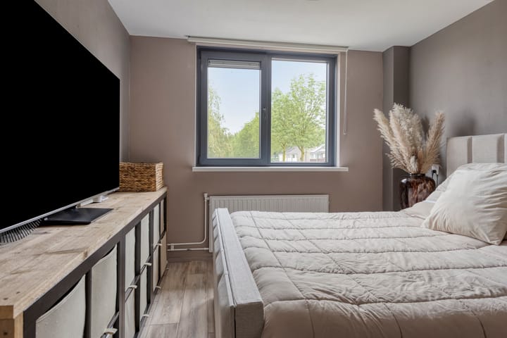 Tussenwoning te koop: Cornelis Florisstraat 10, Breda