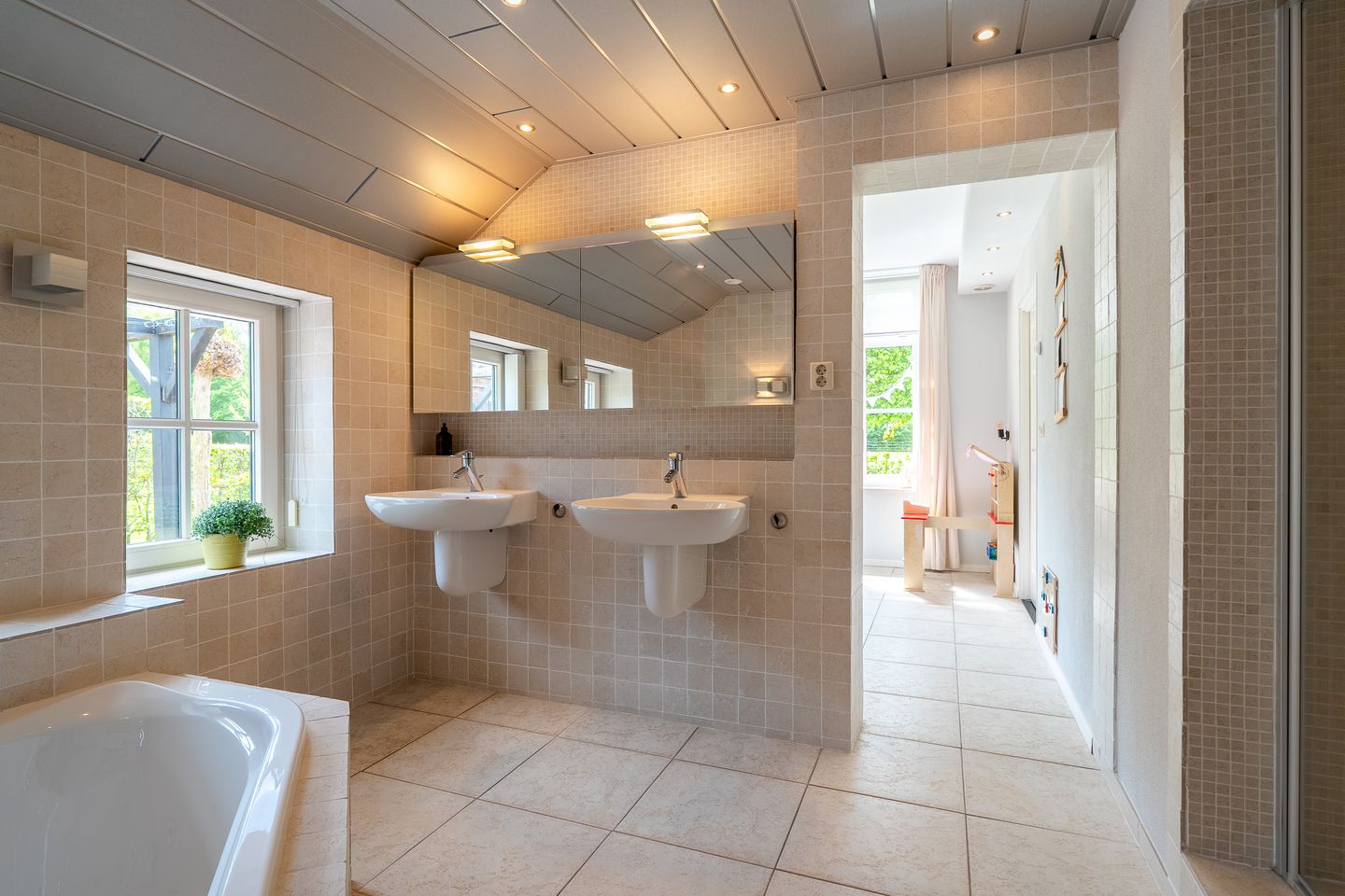 Spacious Farmhouse with Separate Guest Accommodation in Drenthe — 49