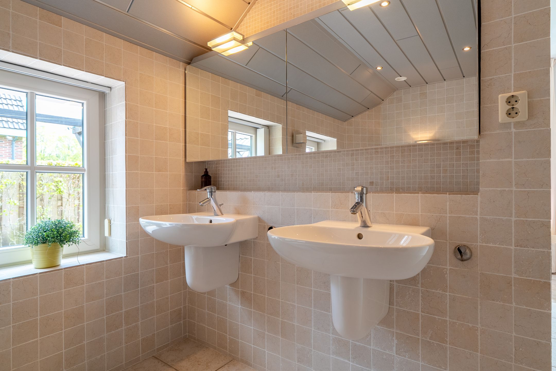 Spacious Farmhouse with Separate Guest Accommodation in Drenthe — 48