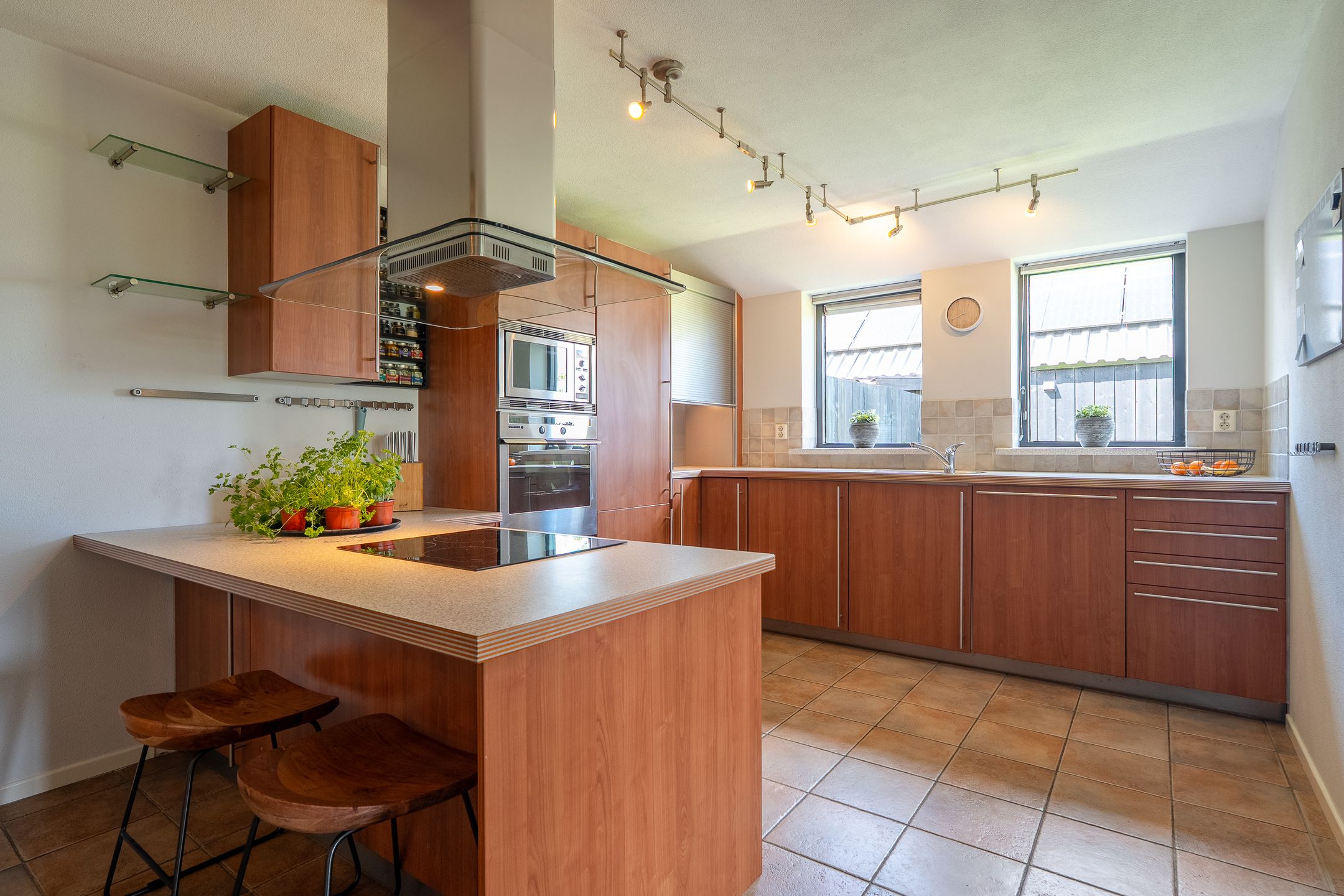 Spacious Farmhouse with Separate Guest Accommodation in Drenthe — 36