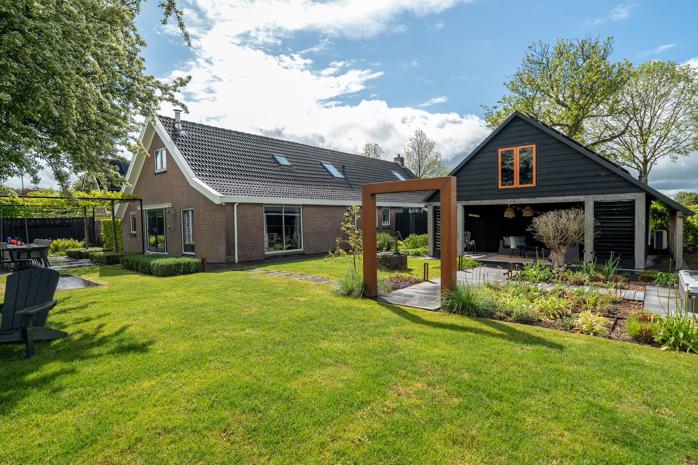 Spacious Farmhouse with Separate Guest Accommodation in Drenthe — 79