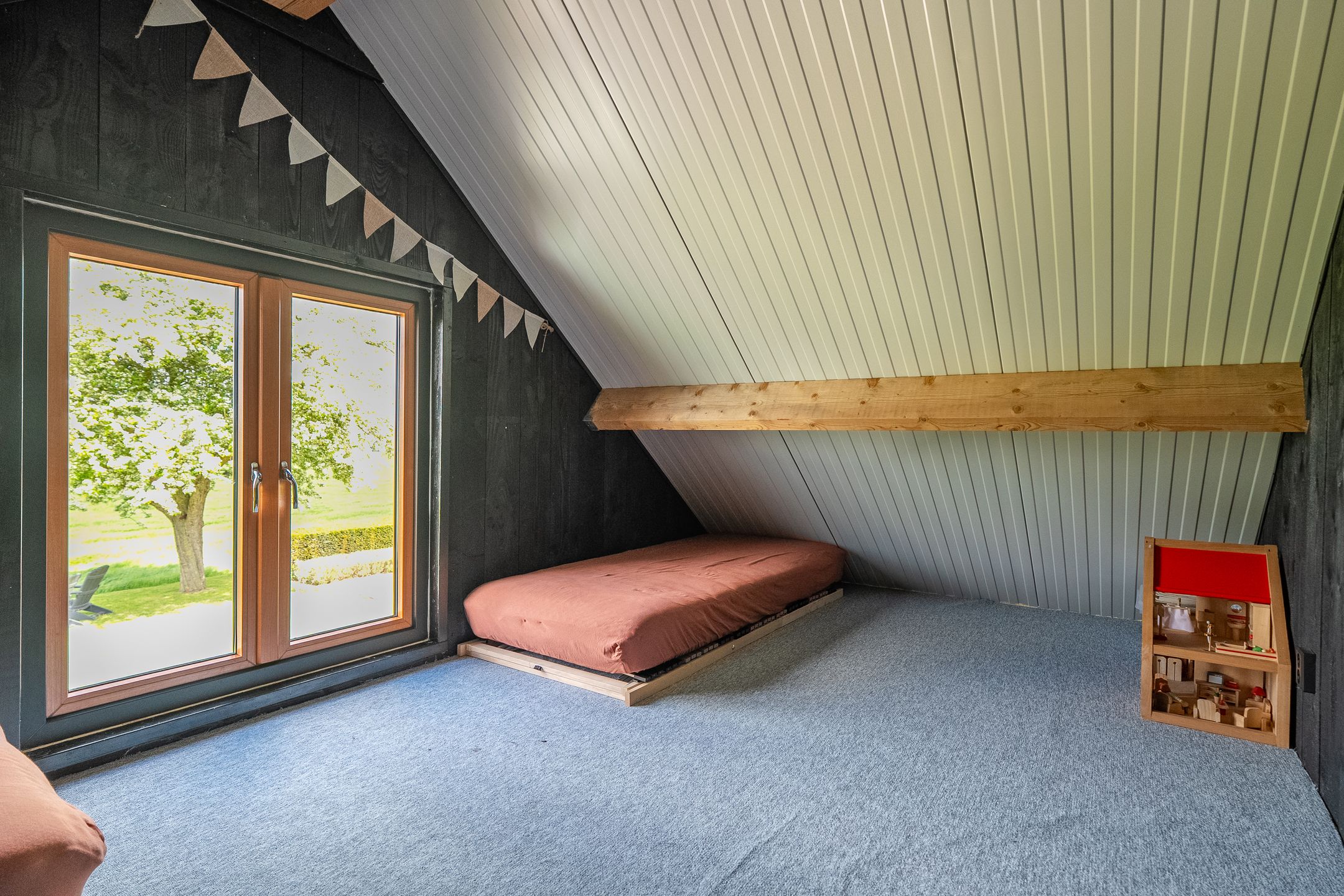 Spacious Farmhouse with Separate Guest Accommodation in Drenthe — 87
