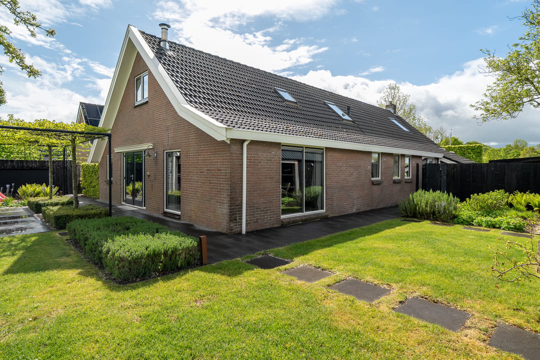 Spacious Farmhouse with Separate Guest Accommodation in Drenthe — 98